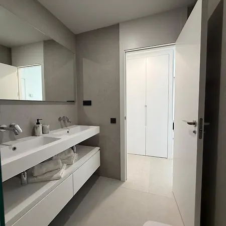 Altos De Monteros - *